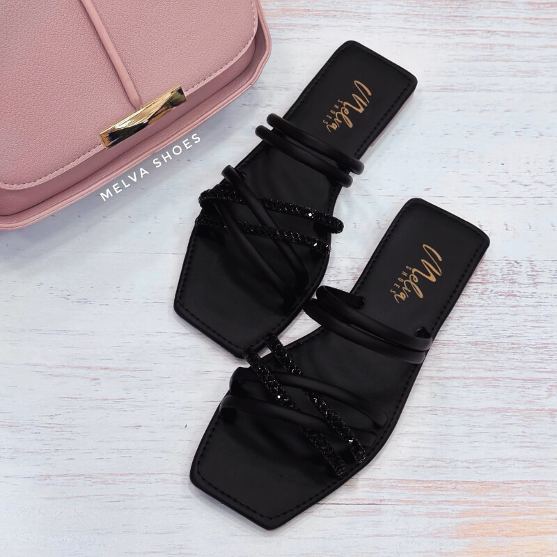 Sandalias Bajas con Tiras Finas y Brillos Negros – Elegancia que Destaca