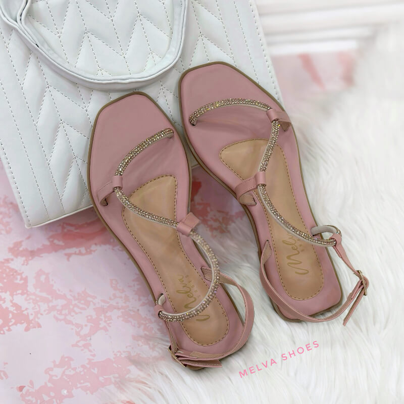 Sandalias Bajas Rosadas con Tira Fina Brillosa Oro Rosa y Correa al Tobillo – Dulzura y Elegancia