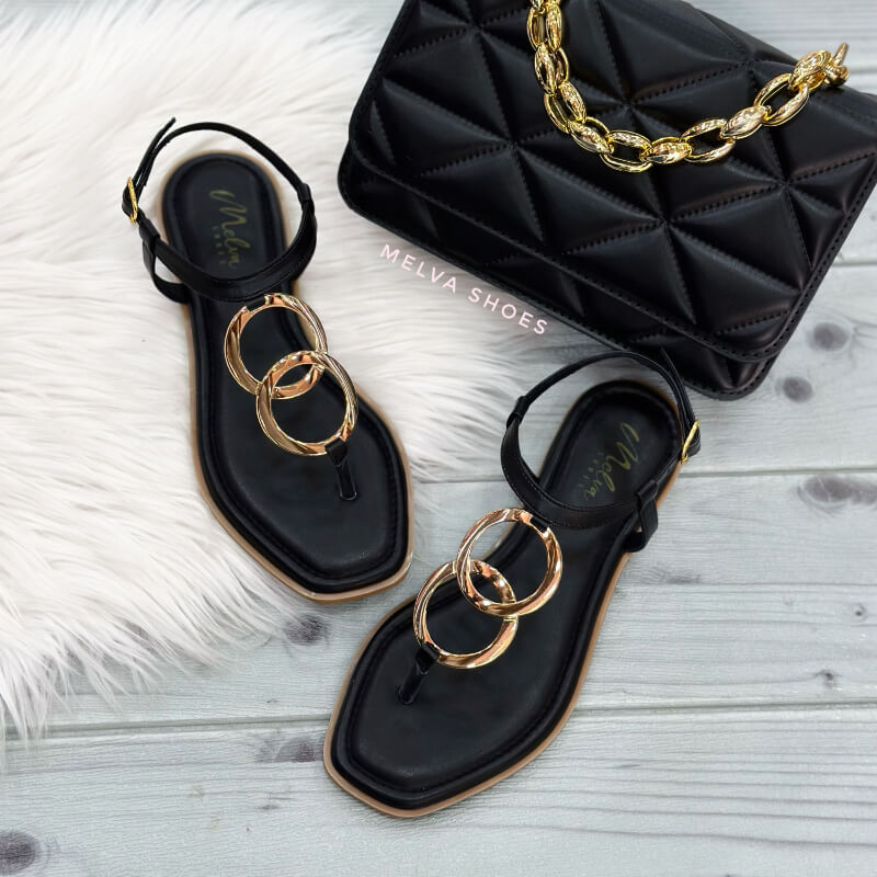 Sandalias Bajas Negras con Tira en Dedo y Doble Argolla – Estilo Moderno y Seguro