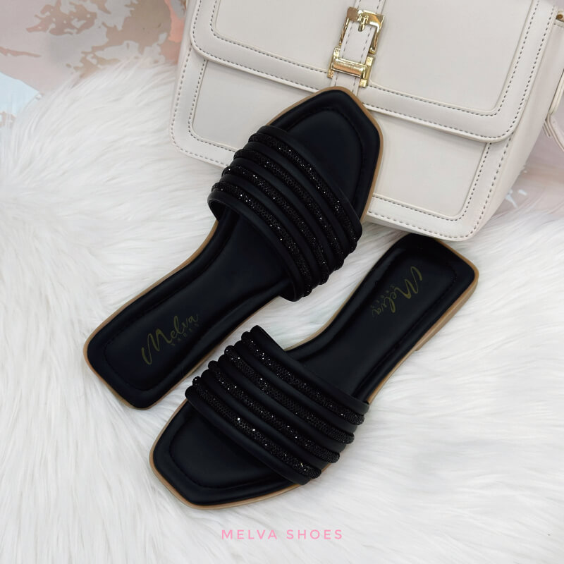Sandalias Bajas Negras con Faja de Tiras Combinadas – Brillo Sofisticado