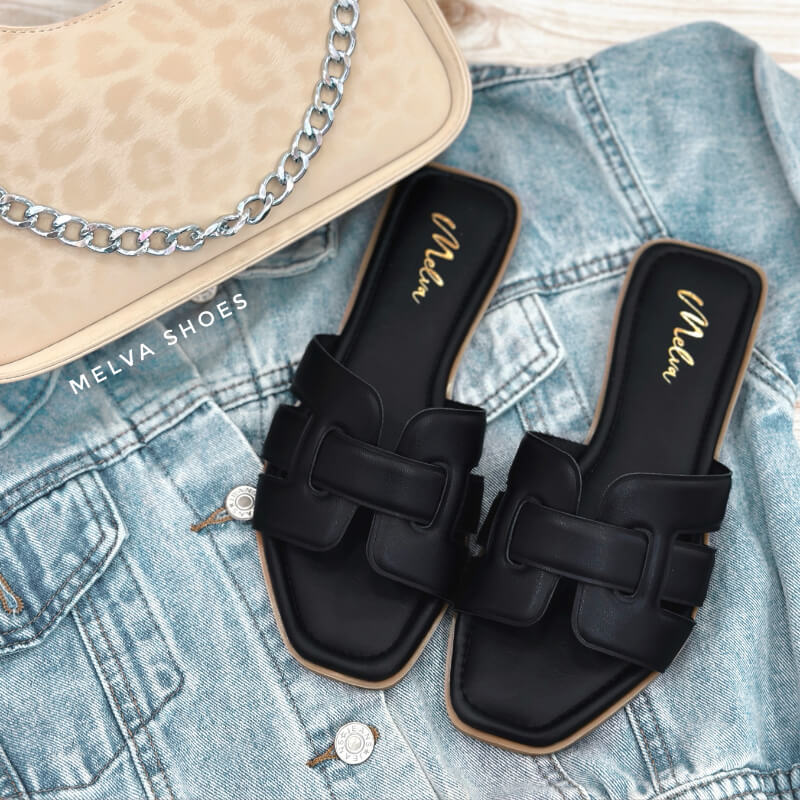 Sandalias Bajas Negras de Una Sola Faja con Detalle Central – con Estilo
