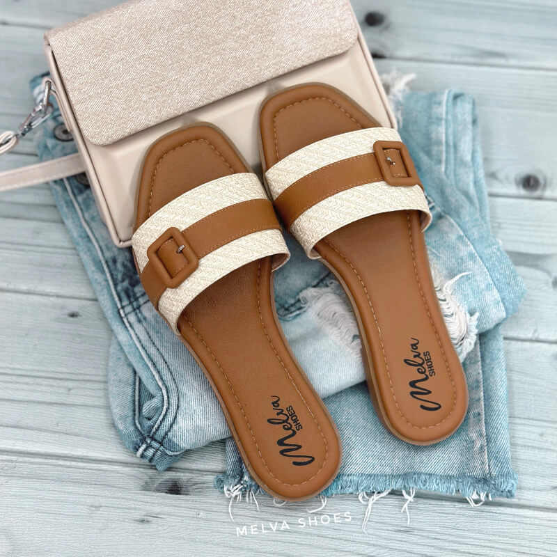 Sandalias Bajas Color Café con Faja y Hebilla Bicolor – Estilo Clásico y Versátil