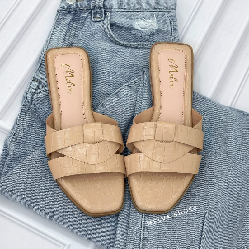 Sandalias Bajas Color Kaki con Faja Labrada – Estilo Natural y Moderno