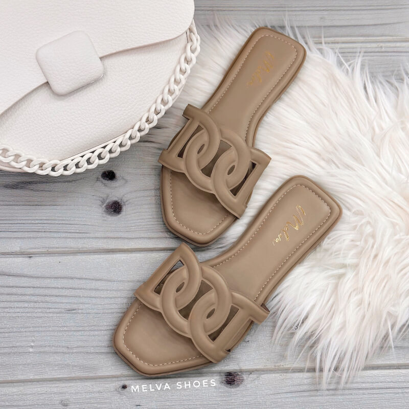 Sandalias Bajas Color Kaki con Faja de Diseño – Estilo Natural y Versátil