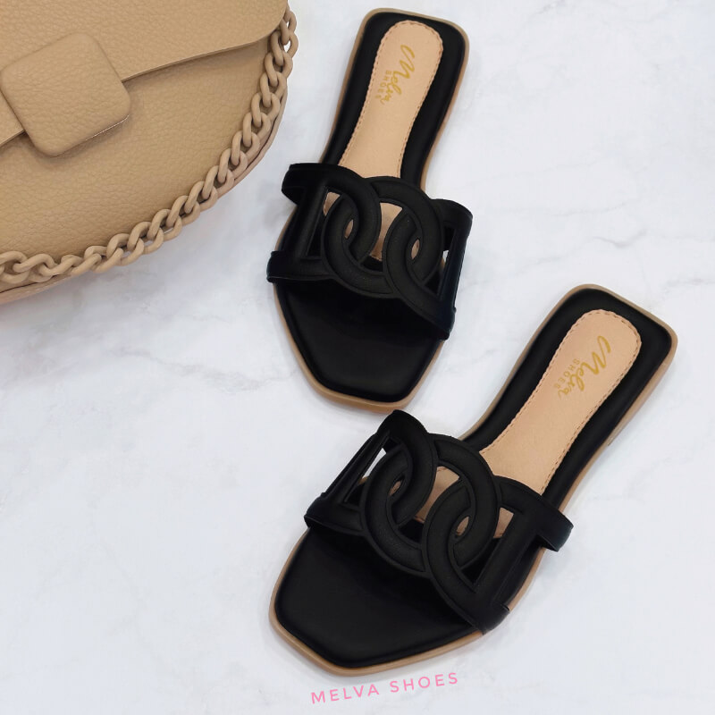 Sandalias Bajas Negras con Faja de Diseño – Elegancia y Versatilidad