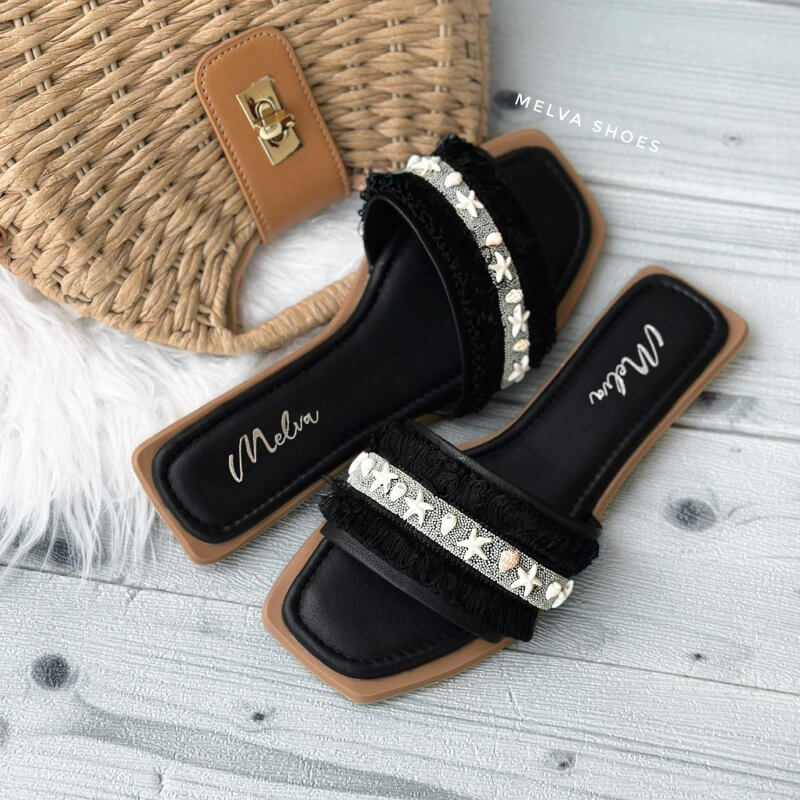 Sandalias Bajas Negras con Capellada de Apliques – Estilo Sofisticado y Elegante