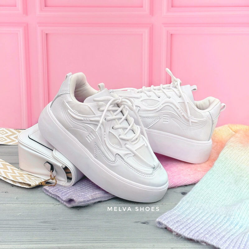 Sneakers Blancas de Suela Media: Sneakers Urbanas | Estilo y Confort