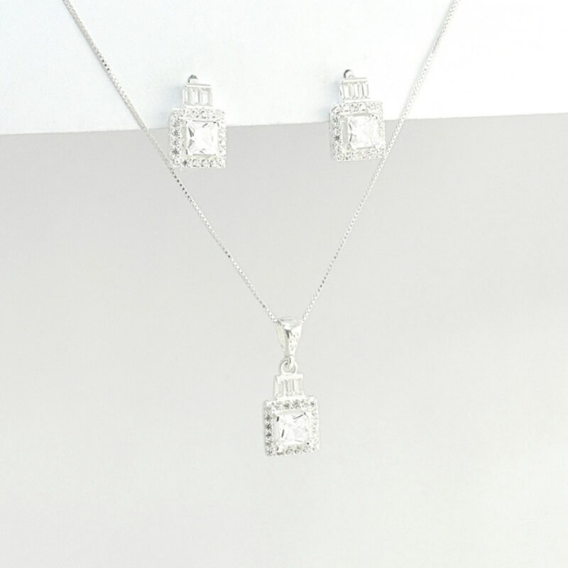 Juego de Plata Ley 925 con Cristal Blanco Cuadrado – Elegancia y Brillo para Mujer