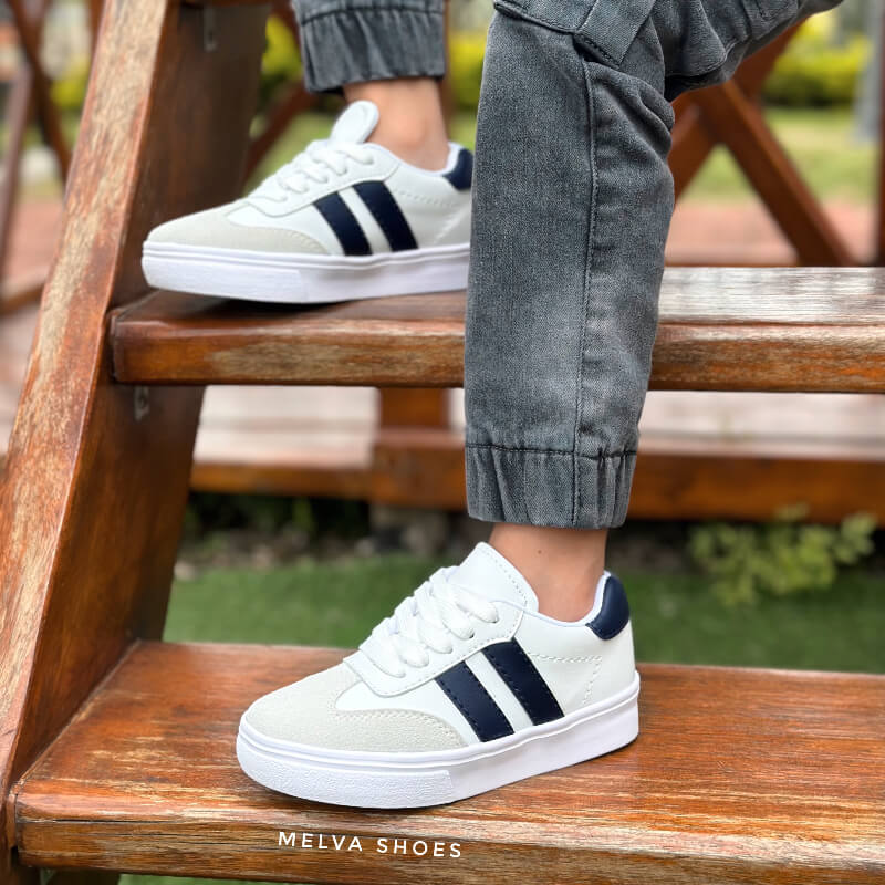 Sneakers Urbanos de Niño: Blancos y Azul Marino Bajas, Cómodas y en Tendencia – Estilo y Confort